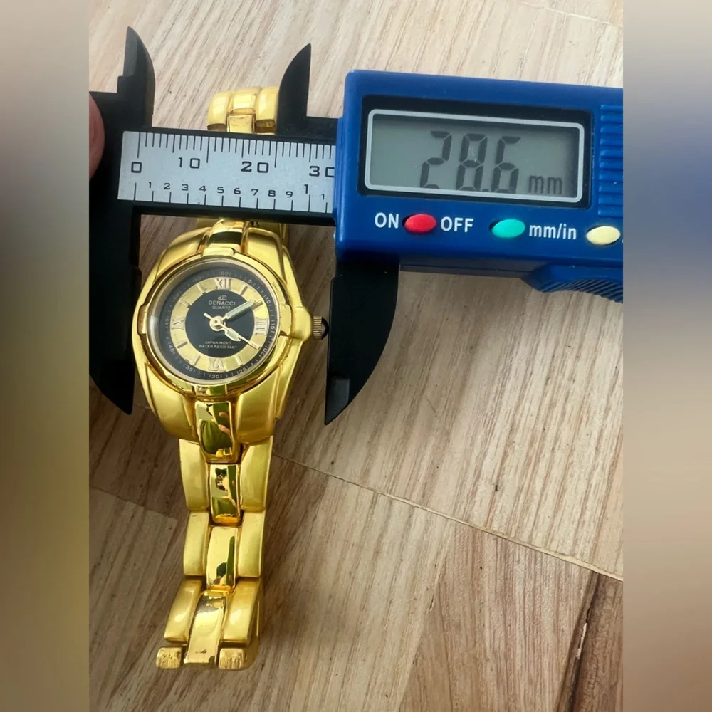 Vintage denacci ladies gold tone watch NEW BATTERY